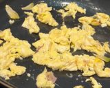 Foto langkah ke 2 dari resep Stir-Fry Scrambled Eggs Green Beans.