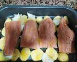 Foto del paso 3 de la receta: Salmón al horno gratinado con verduras