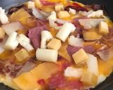 Foto del paso 2 de la receta: Huevos con jamón serrano y quesos