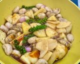 Hình bước làm 2 của món Tàu Hũ Ky Cuộn Kho Thơm Nấm (Món chay)