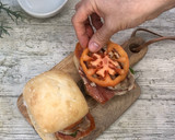 Foto del paso 8 de la receta: Serranitos de lomo, jamón y pimientos en el microondas con Lékué Grill