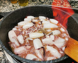 Foto del paso 3 de la receta: Calamars amb salsa americana i ametlles
