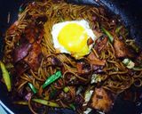 Hình bước làm 4 của món Mì Tương đen