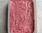 Foto langkah ke 5 dari resep Homemade Strawberry Ice Cream.