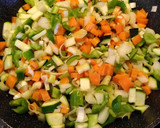 Foto del paso 2 de la receta: Albóndigas con salsa de seis verduras