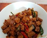 Foto langkah ke 5 dari resep Oseng Tempe Kecap Daun Jeruk.