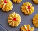 A picture of step 1 of Cheesy Yellow Dahlia.