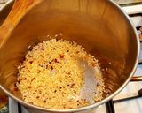 Foto del passaggio 2 della ricetta Risotto allo champagne melograno e pecorino romano