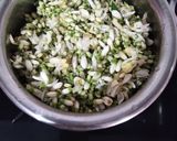शेवग्याच्या फुलाची भाजी (shevgyachya fulachi bhaji recipe in marathi) रेसिपी स्टेप 1 फोटो 