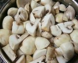 A picture of step 3 of Butter garlic mushroom.