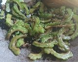 Gambar langkah 6 resipi Peria masak kacang hitam selera kampung.