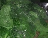 Foto langkah ke 1 dari resep Tumis daun dan bunga pepaya.