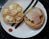 Foto del paso 2 de la receta: Bocata de pan de maíz con foie de canard, raíces y mostaza