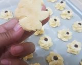 Foto langkah ke 4 dari resep Kue Semprit Susu 🥛.