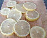 Foto del paso 2 de la receta: Contramuslos al horno con limón y hierbas