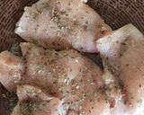 Foto langkah ke 1 dari resep Creamy Herb Chicken.