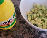Foto del paso 2 de la receta: Sándwich de atún con aguacate y salsa rosa