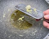 Foto del passaggio 2 della ricetta Nudles con verdure saltate e uova
