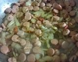 Foto del paso 3 de la receta: Revuelto de salchipapas