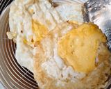 Foto langkah ke 1 dari resep Telur Ceplok Kecap Pedas.
