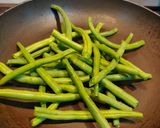A picture of step 3 of Sauteed French Beans.