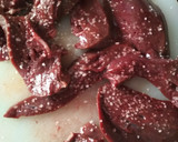 Foto del paso 1 de la receta: Hígado de ternasco en medio escabeche
