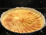 Tarta de hojaldre con crema pastelera y manzanas