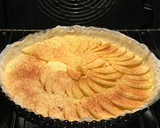 Foto del paso 7 de la receta: Tarta de hojaldre con crema pastelera y manzanas