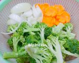 Hình bước làm 1 của món Thịt bò xào súp lơ xanh