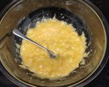 A picture of step 2 of Wheat flour banana cake.