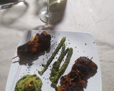 Foto del paso 8 de la receta: Pinchos Morunos en salsa de guacamole y espárragos
