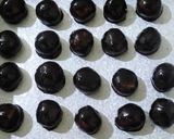 Foto langkah ke 5 dari resep Bola-Bola Biskuit Coklat (no oven/ no mixer).