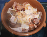 Foto del paso 1 de la receta: Huevos con retales