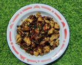 Foto langkah ke 5 dari resep Ayam Tumis Daun Jeruk.