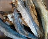 Foto langkah ke 1 dari resep Tumis Ikan Asin dan Terong Gelatik.