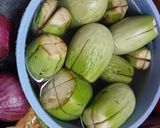 A picture of step 1 of Bharwa Masala Baingan/Stuffed Eggplants.