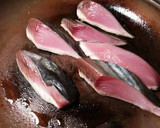 Foto del paso 6 de la receta: Solomillo de bonito a la sal piramidal al limón y aceite de sésamo