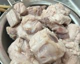 Hình bước làm 1 của món Sườn Non Kho Trứng Cút