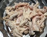 Hình bước làm 1 của món Chân gà sả tắc