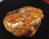 Foto del paso 4 de la receta: Huevos estrellados bañados en salsa verde con jamón