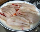Une image de l'étape 7 de Filets d'églefin aux poivrons bicolores, ail, citron et herbes du jardin.