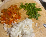 Foto del paso 1 de la receta: Muslos de pollo en salsa y patatas en freidora de aire