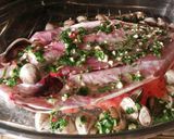 Foto del paso 11 de la receta Jurel de sangre al horno, con jugos de almejas y tomates