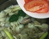 รูปขั้นตอนการทำที่ 7 ของ ต้มยำไก่ใส่เห็ดนางฟ้า น้ำใส