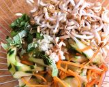 Hình bước làm 3 của món 🌱 Salad Giá Đỗ Dưa Leo (Vegan)