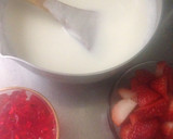 Foto del paso 2 de la receta: Gelatina Mosaico  de corazón Con Leche de Coco y Gelatina de Fresas!!!