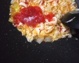 Foto langkah ke 4 dari resep Eggs in Tomatoes.