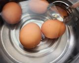 Foto langkah ke 3 dari resep Soft boiled Eggs ala Kopitiam.