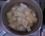 A picture of step 2 of Simple Simmered Daikon and Chicken.