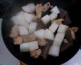 A picture of step 3 of Simple Simmered Daikon and Chicken.